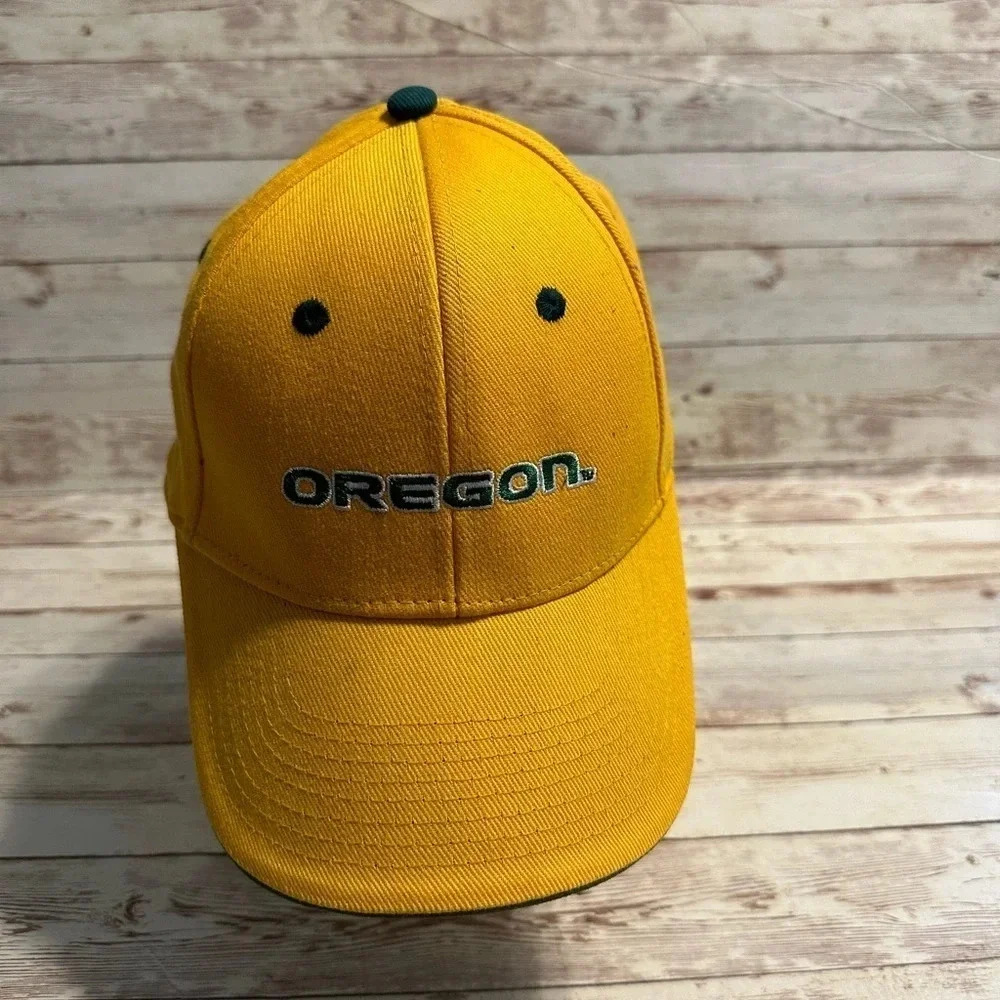 Oregon Ducks Velcro Adjustable Baseball Cap Hat Yellow Green Sports